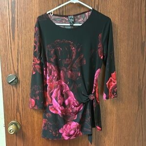 Beautiful lightweight knit top